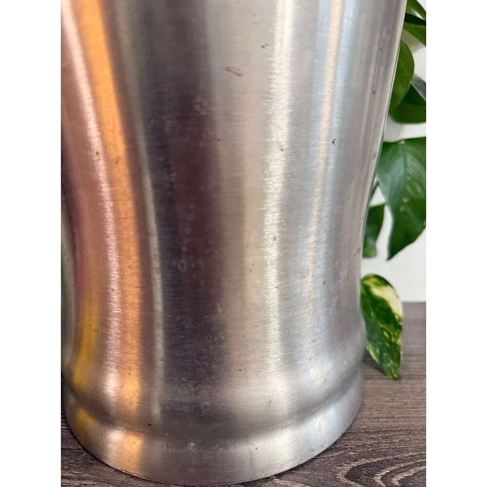 Threshold, metal waste basket